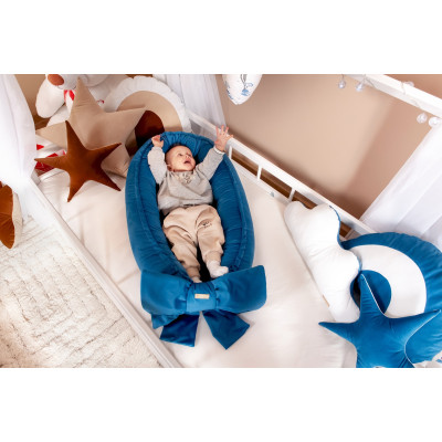 Culla per neonato in poliestere con fiocco Culla per neonato in poliestere con fiocco
